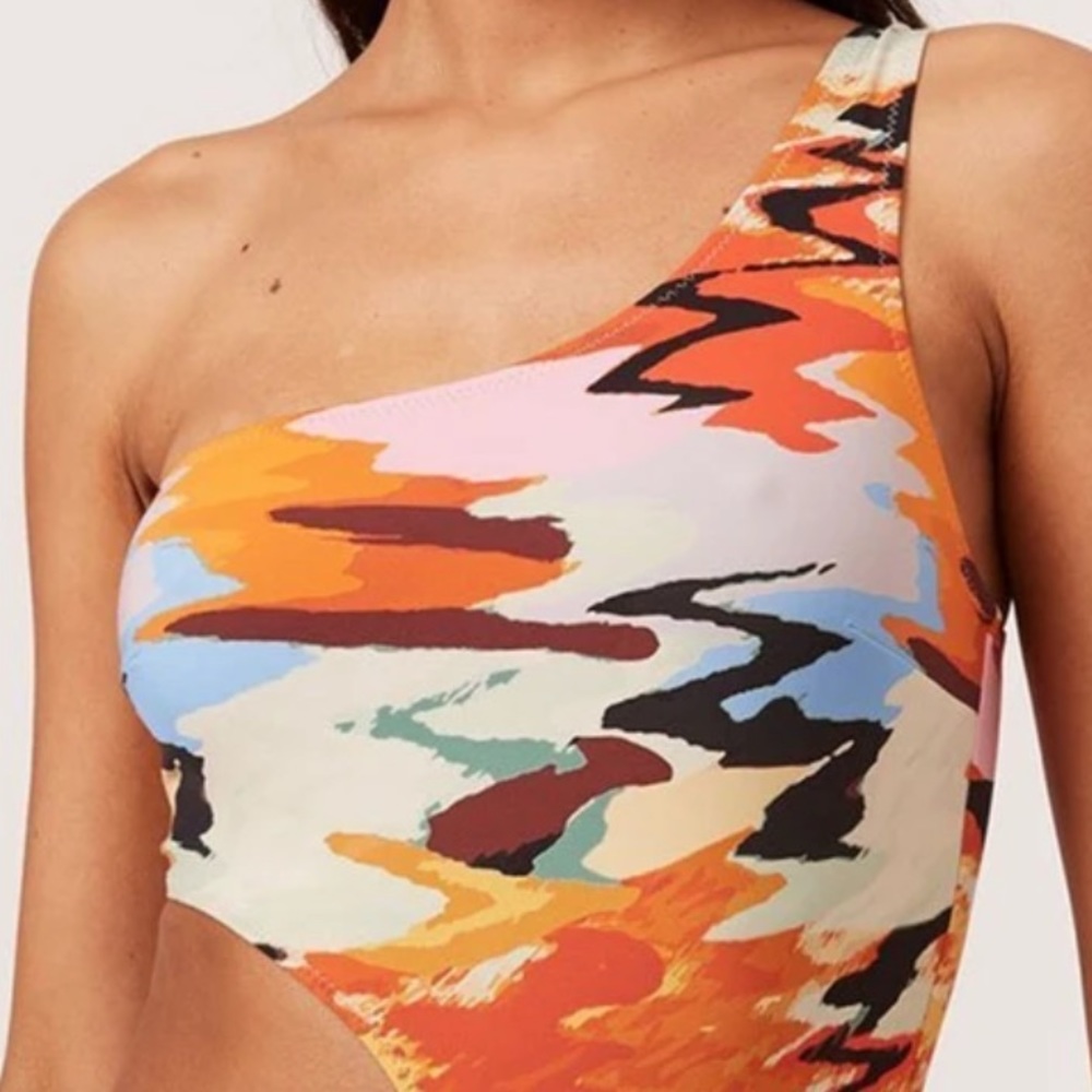 SOLID AND STRIPED- THE CLAUDIA DISTORTIA